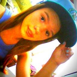 - amo dormir ,ciumenta , Simplesmente apaixonada por pandas :3 , Simpatica , Bipolar , Carente , Amo musica ♥ , Pollover :)