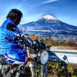 TVチャンピオン、第１＆２回のデカ盛り王選手権優勝者です。相変わらずバイクに乗ってあっちゃこっちゃを食べ歩いてます。いや、走ってます。
自分の中での「デカ盛りの定義」
・学生さん達がお腹を空かせて気軽(部活動等後に、食べに行ける)に通える価格帯。
・チャレンジメニューでは無い。