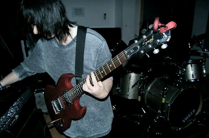 i'll never stop making music :)  i follow back singer-song writer| guitarist for this is you're last| relationship advice for those who ask for it