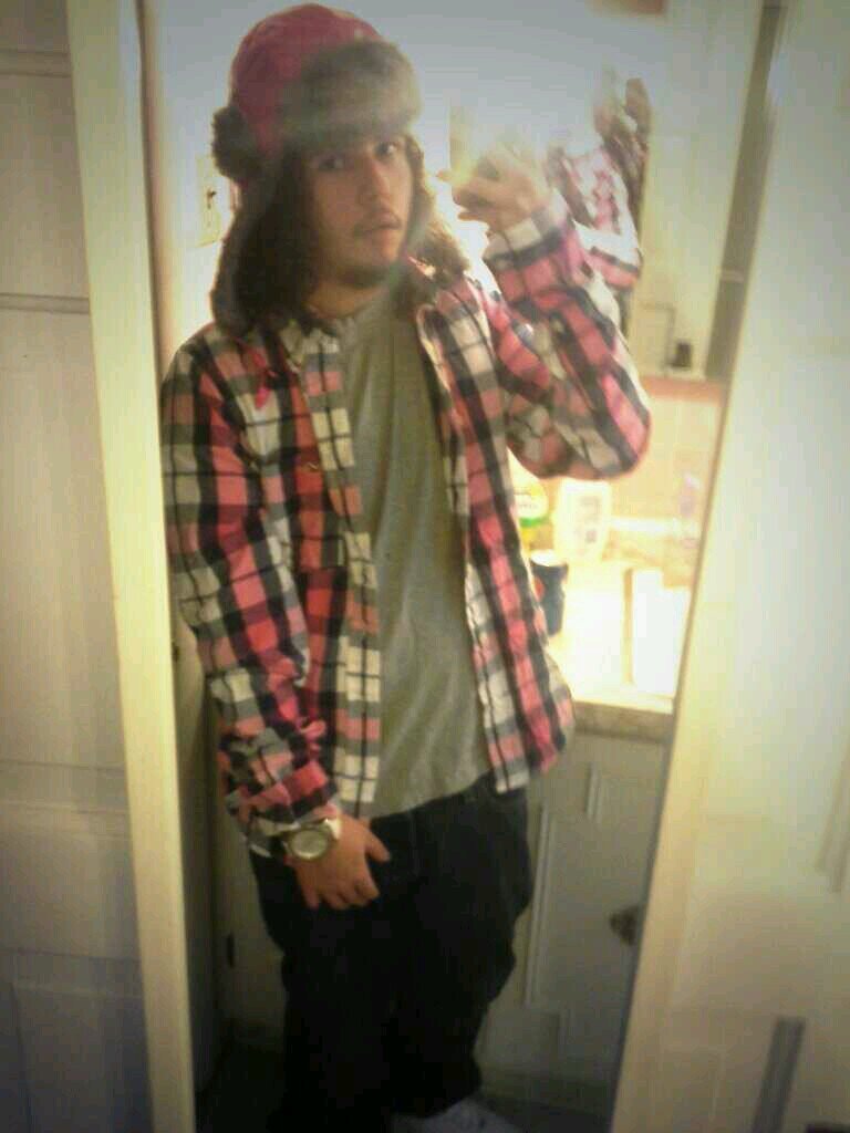 Live foe 2morrow Fuk yestarday... Single... Musik is a big part of my life...hmu or sumn