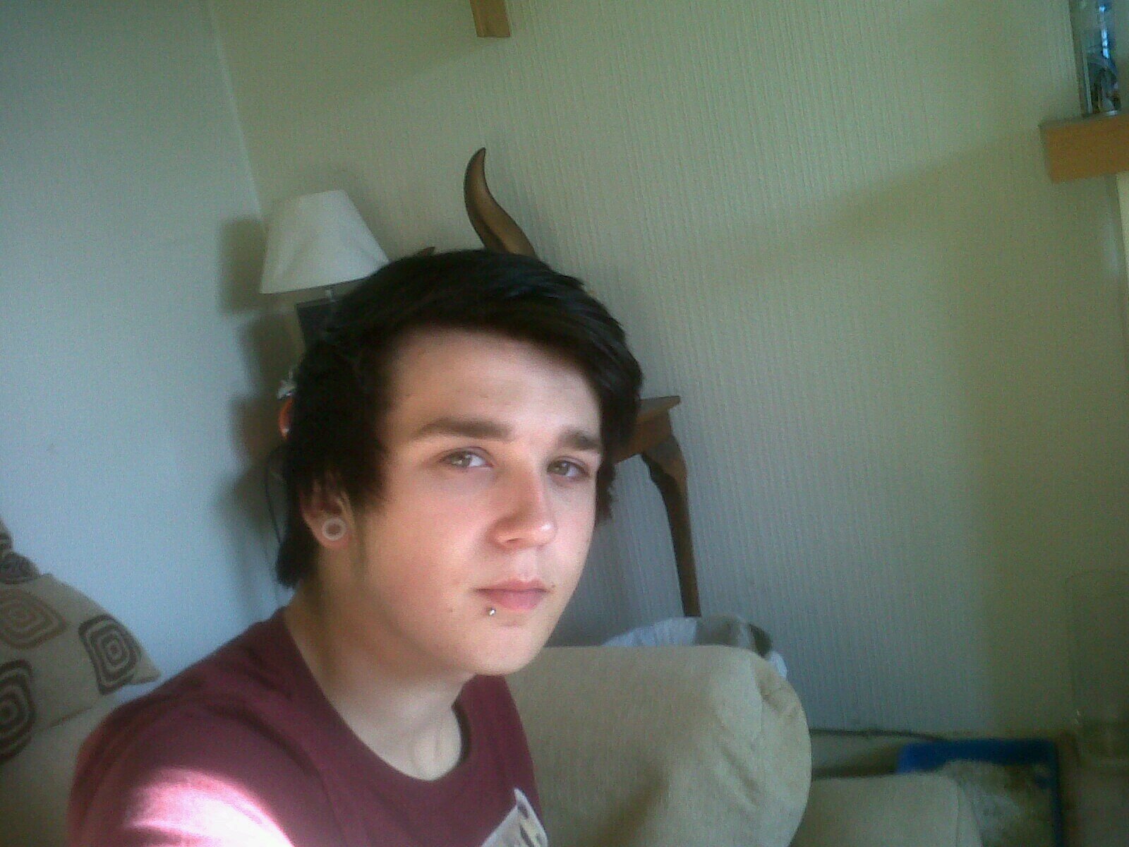 I'm 19,  and I love my music, Bmth/om&m/BC13/atilla/AA/ABR/PWD/OAA/SWS/SS follow me I always follow back :)