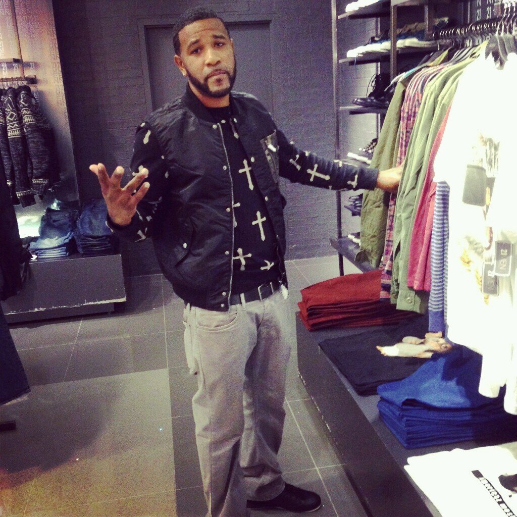 Owner of @MagnumModelMgmt | CEO of Cool Visionz Eyewear & £LOK€ (Coming Soon) ... Oh & I engineer music too