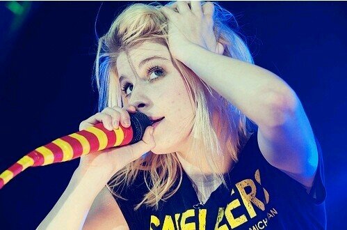 Xonado na senhorita @yelyahwilliams (^_-) sigo todos de volta..