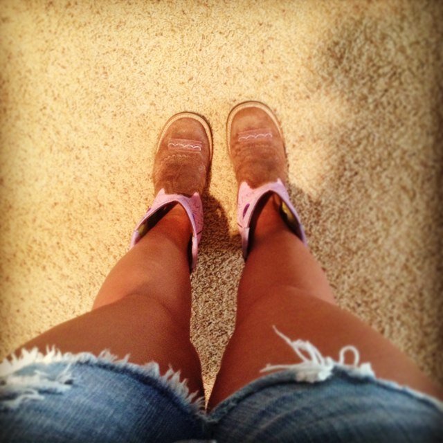 Bows_n_Does's profile picture. Pretty in pink, but a beast with a bow. Country to the bone