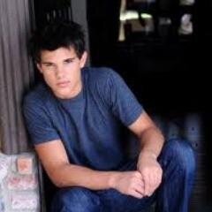 Tl_lautnerswagg's profile picture. Hey Taylor Launter here. Half man half wolf and half vampire. RP/SINGLE/LOOKING