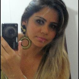 E sou assim, uma andarilha, d Passos leves, Espírito livre, Vida serena, c/ o Coração carregado d digitais, daqueles q Encontro pela estrada. By: Grasy :)