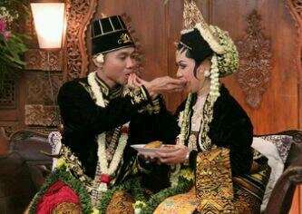 irwanmokmok's profile picture. Charming, kindly, humoris, charismatic, humble, awesome husband of @fitrianourma28, great father for my baby Naila