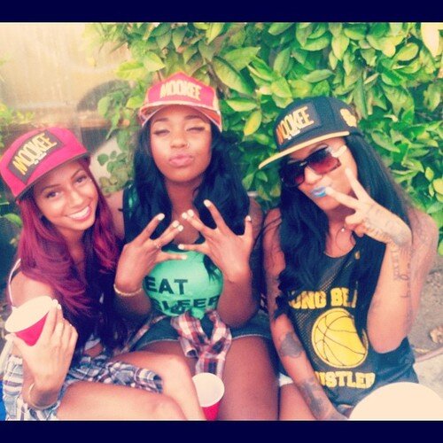 NaniceHatch's profile picture. I love a long text message, it makes me feel like you actually do want to talk to me.