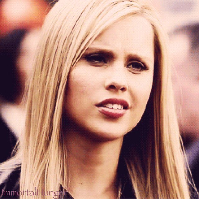 ✝If I should tumble, If I should fall, would any one hear me screaming behind these castle walls?✝ #Dabekah #SL