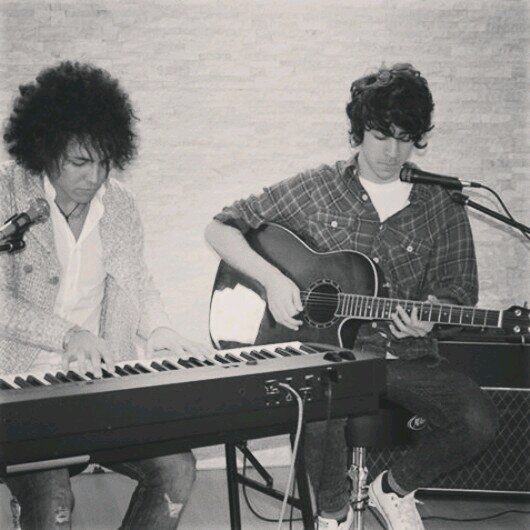 Hi we're an italian pop band! We will appreciate if you follow us and @matteorogoli