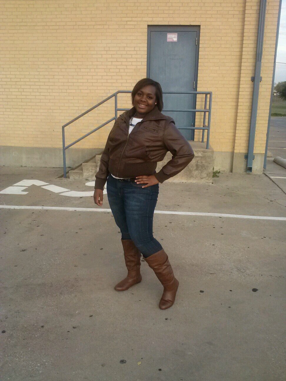 fucc this bio shit.......FOLLOW ME & I'LL FOLLOW BACC...real shidd... SINGLEE FWM :)....JonNay Gray  be thee name !!!! :)