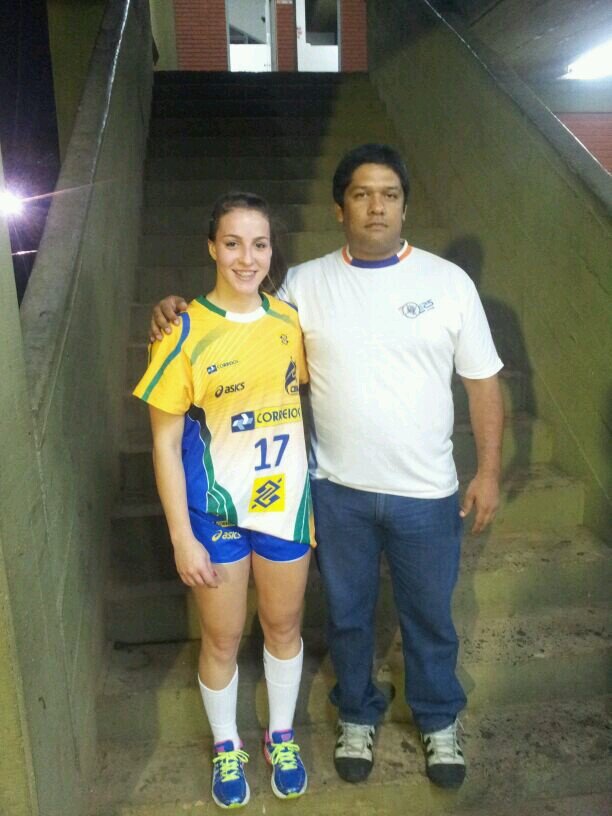 buena persona... Me encanta el handball!!! 
Compartir con amigos!!!