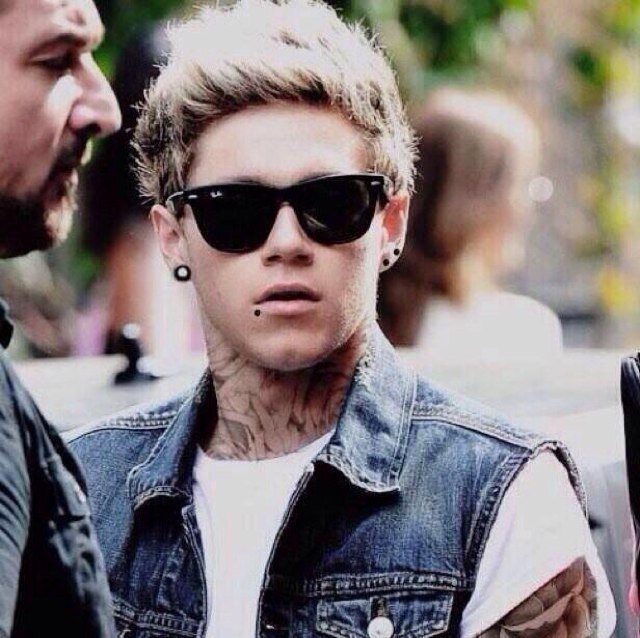 follow @snxwflakemalik :)