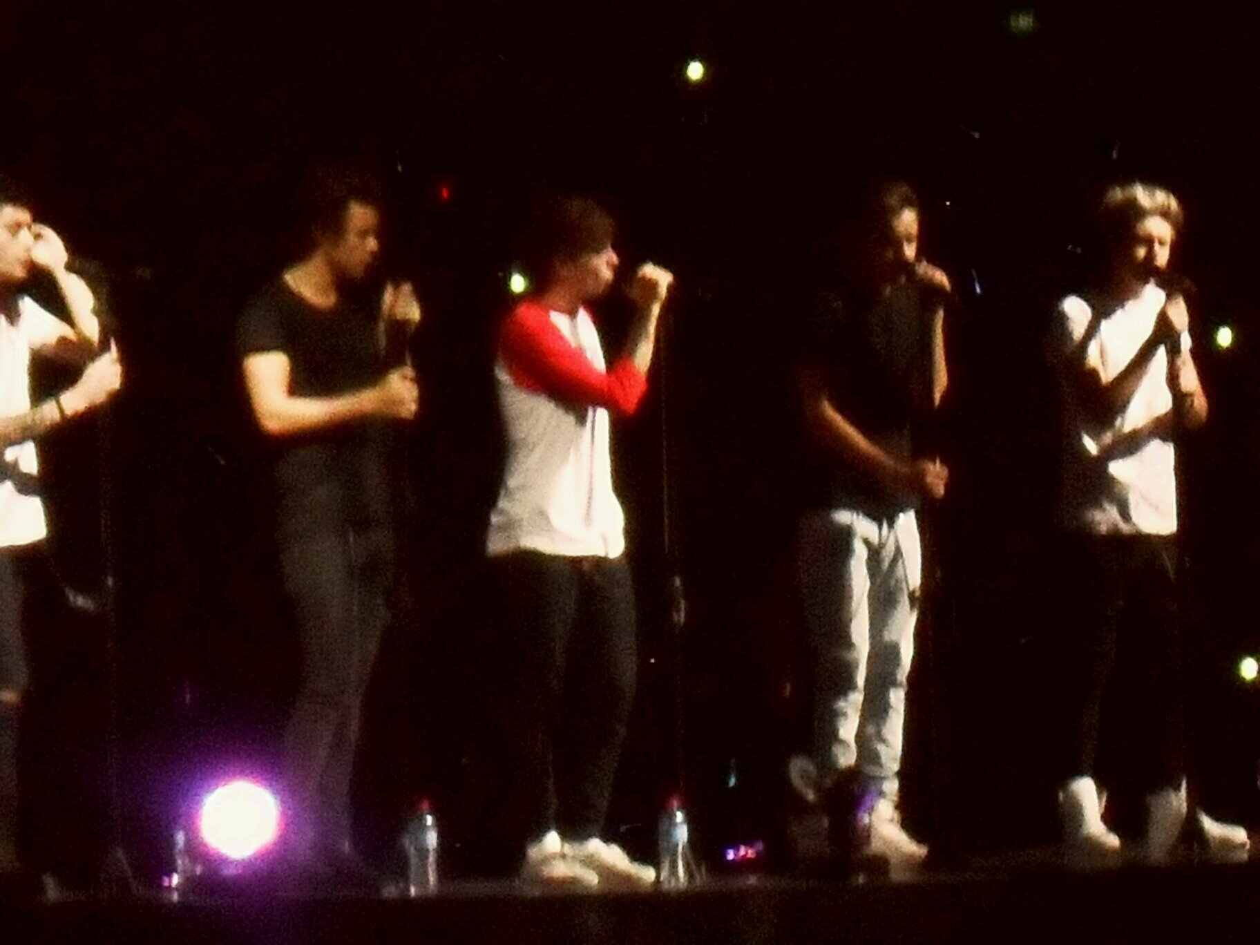 FOLLOW @niallluscious PLS X