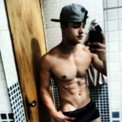 boyjanosinutil's profile picture. 