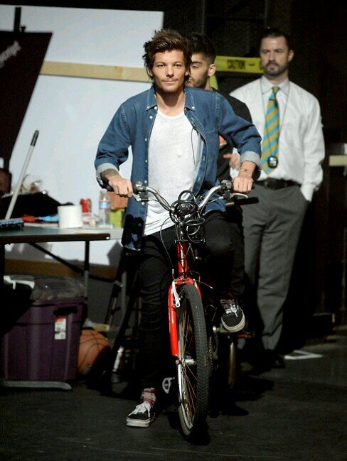 I just gave you a free follow,so pls follow @haroldsgasm -i love you stay fab-
