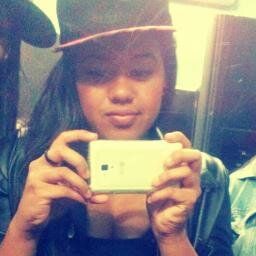 16 anos , jogadora de volei , aa seguee ai zika ;))
http://t.co/GpJGlmr0pK 
http://t.co/lIe5xfbj1N