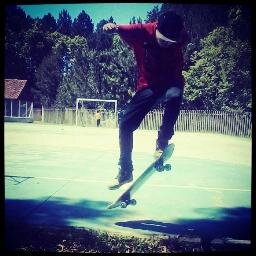 Aqui é a @laissimplicio4 estou aqui para dizer que amoo esse menino se mexer com ele mexe comigo..maninho lindo,e ele é meu' 3
