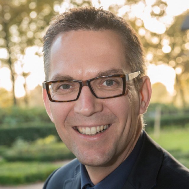 Getrouwd met Marjan, 4 kinderen. Ondernemende, betrouwbare en uniek betrokken accountant. Partner bij Schuiteman Accountants & Adviseurs. Hardlopen,Whisky,Wijn