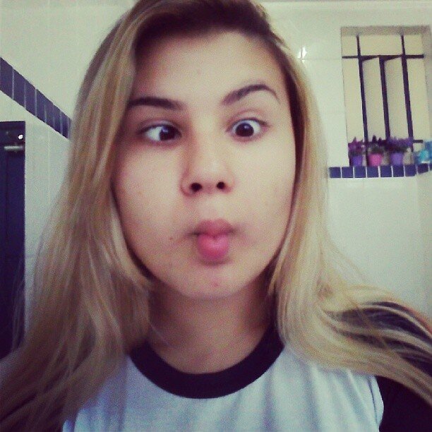 Nem bonito, nem rico, nem sarado, eu gosto mesmo é de gente estranha ♥ Aaah seria legal se você me seguisse aqui, sdv!