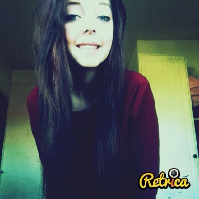 Follow me, i follow back.
16 years old. 
Just an ordinary girl nothing special.