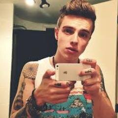sou uma Lunática, Flyer , Tinista , Directioner  e Little Black Stars E SOU VICIADA NO TAYLOR LAUTNER (: