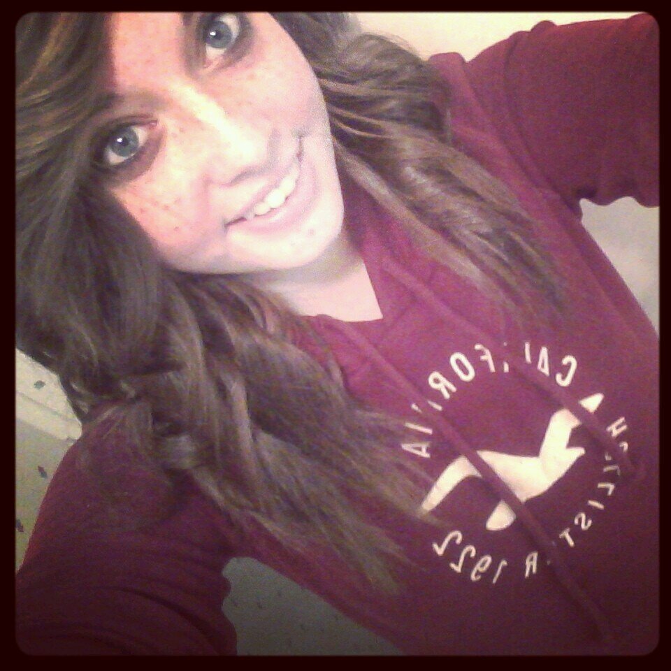 I'm in love with my bestfriend he's absolutely gorgeous♡