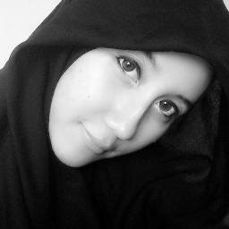 Wanita yang mencoba menjadi muslimah yang baik.. 😊