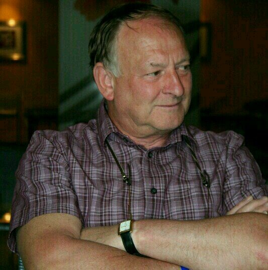 Retired, keen walker in the Peak District, Forest supporter & wine drinker