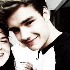 hiiiiii, follow @hugsyziam please :D