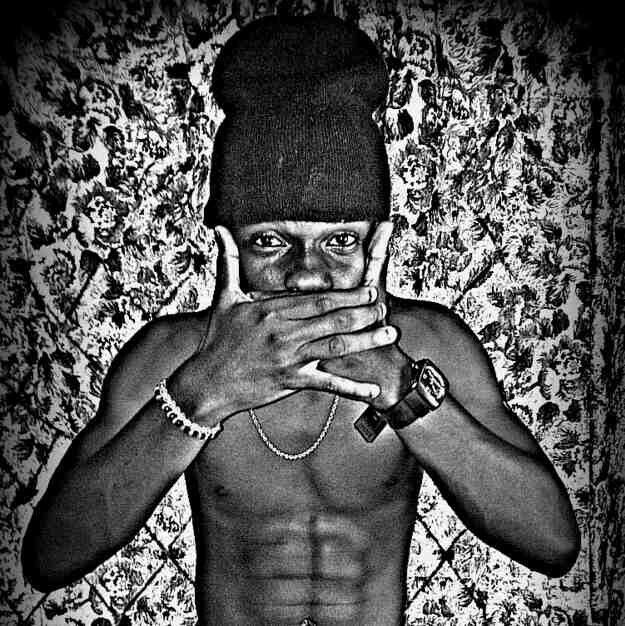 Say hello to this smart skillful blessed talented gifted incredible kid who is so creative and artistic a young man with tale ambition#RAPSTAR#YCM#PRETTY_HUSTLE