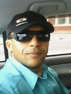 SOU POLICIAL MILITAR(REFORMADO)CASADO COM NILCELEIDE V. TENHO QUATRO FILHAS COM MINHA ESPOSA E UMA FILHA FORA DO CASAMENTO.SOU FELIZ E GOSTO DE VIVER A VIDA....