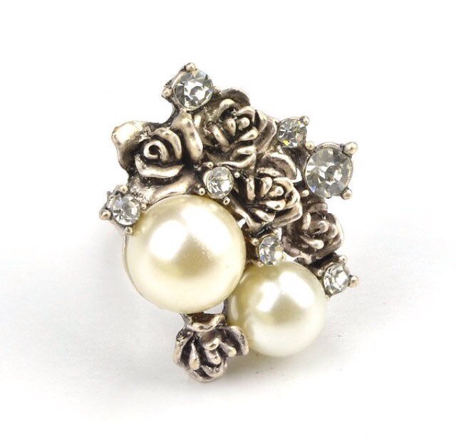 loosiestrinkets's profile picture. All trinkets individually selected or hand made. http://t.co/ixzRwpz92m // Instagram @loosiestrinkets