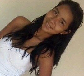 Tão sensível. Tão forte. Tão pequena. Tão grande. Tão irônica. Tão carinhosa. Tão bipolar. Tão frágil. Tão ciumenta. Tão eu.||Sãao pauliina *-*
