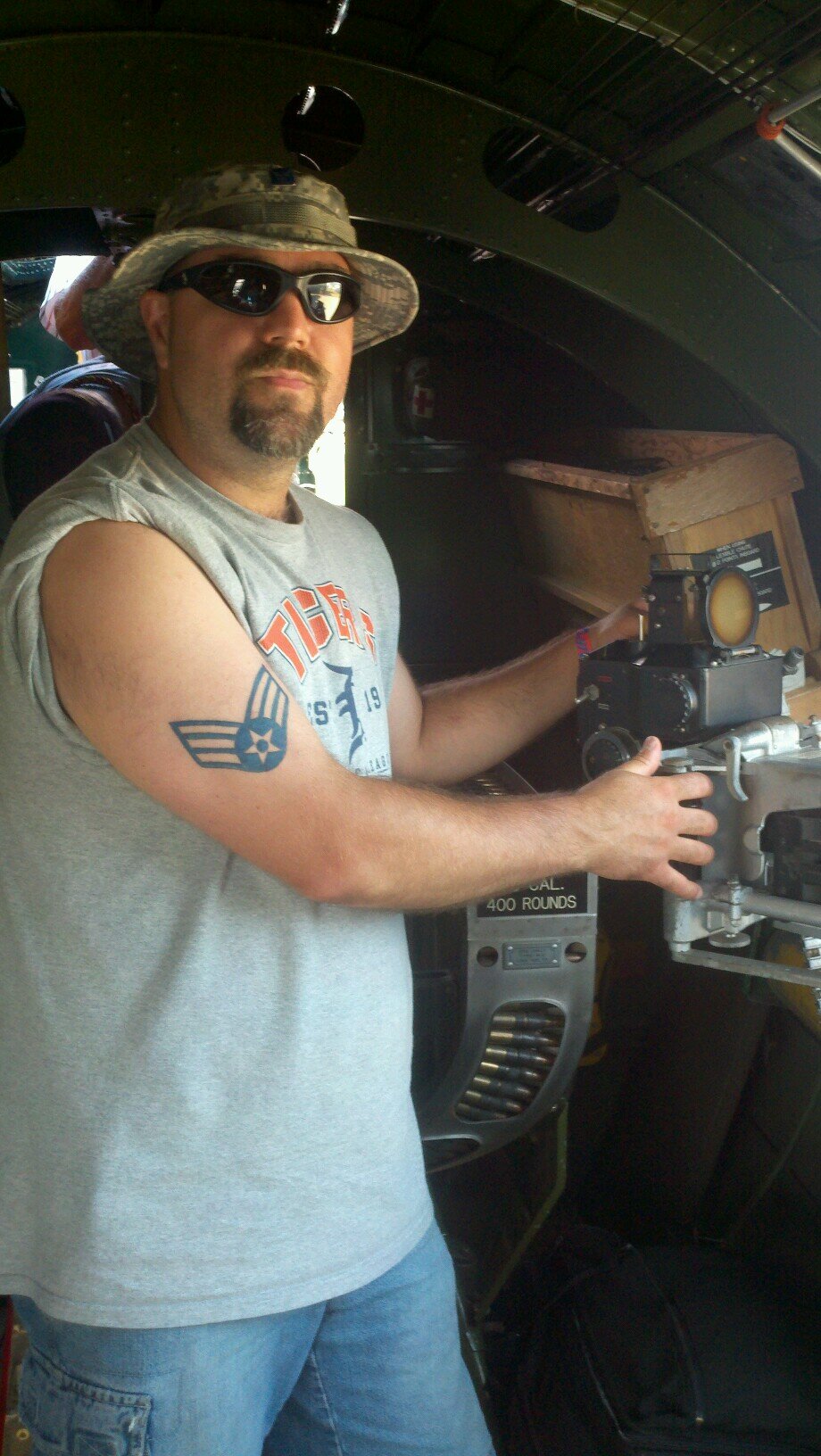 USAF Veteran. just a mid 40 year old trying to figure out life still. ✌️🖖🇺🇸