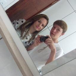 Amo praia,shopping,futebol,sair com os amigos e incomodar minha sobrinha gata @Jaqueesouza1
