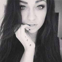 || Het eerste officiële ' RunOrNot ' Account ツ || Wij Gooien foto's & jij zegt RunOrNot || NF=NFB ♥ ||