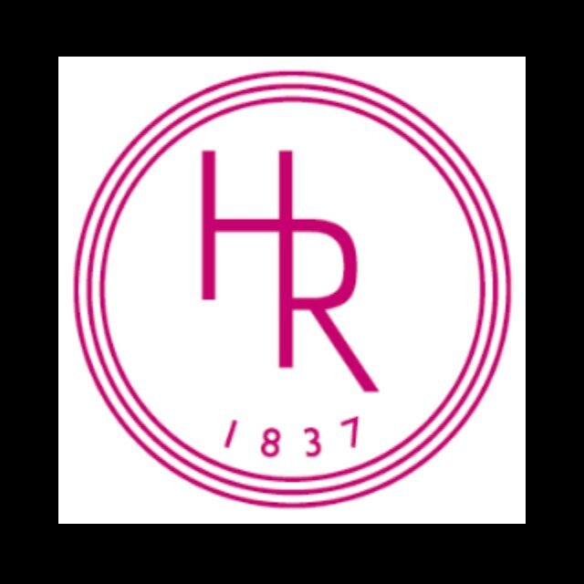 Holts Salon & Spa is commited to providing all guests with the most luxiurious services in an emporium of style and serenity. 
604-681-3363