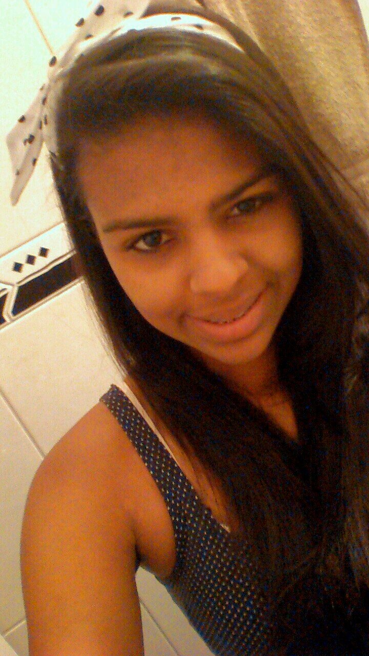 Uma Adolescente com Coração d Criança mais q Vivo com a Cabeça no Mundo da Lua, Uma Pekena pessoa, com Sonhos  grande a ser Cumpri!!!