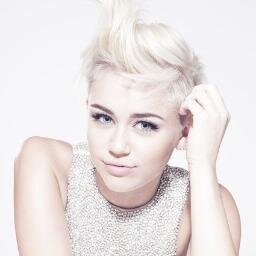 Agora um poema: Você leu e Miley bateu mais um record !