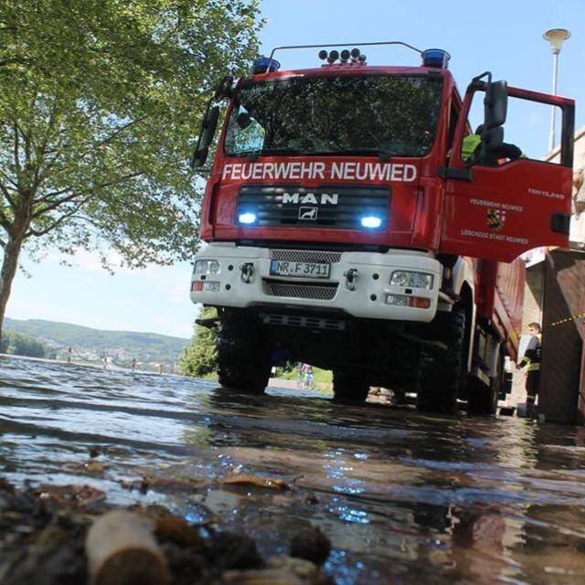 BlaulichtNewsNR's profile picture. Hier geht es um Feuerwehr und andere Hilfsorganisationen .
Einsätze , Unwetterwarnung und aktuelle Ereignisse werden hier bekannt gegeben.