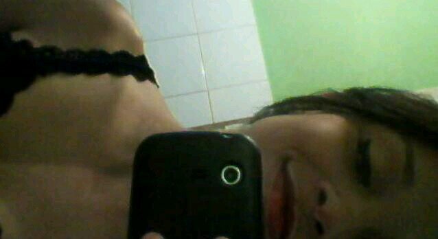 - Quem conhece um sorriso de verdade, sabe que nem todo palhaço é feliz!