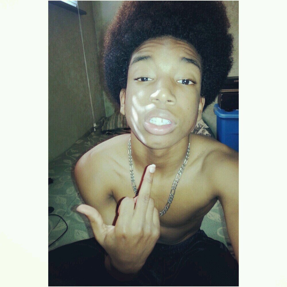 I follow back . ( :  instagram= Jaay_Bushh .. i follow back :)