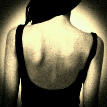 s_modiva's profile picture. Nessuno è come sembra; dobbiamo mantenere le apparenze per sopravvivere?
Nella mia vita non ci sono segreti, solo verità nascoste