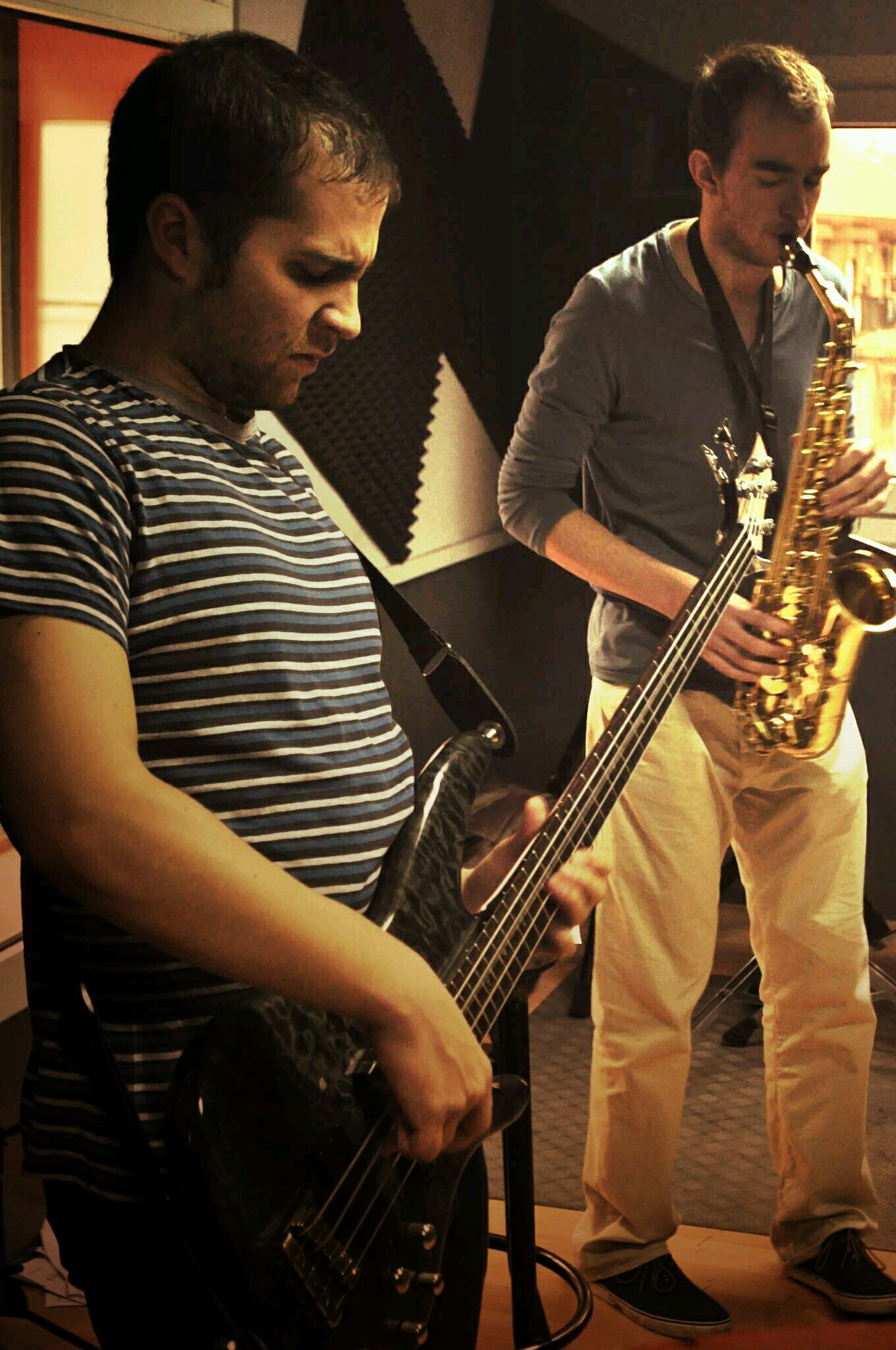 Musicólogo, clarinetista, saxofonista y guitarrista principiante. Aficionado a la informática, el deporte limpio y la naturaleza salvaje.