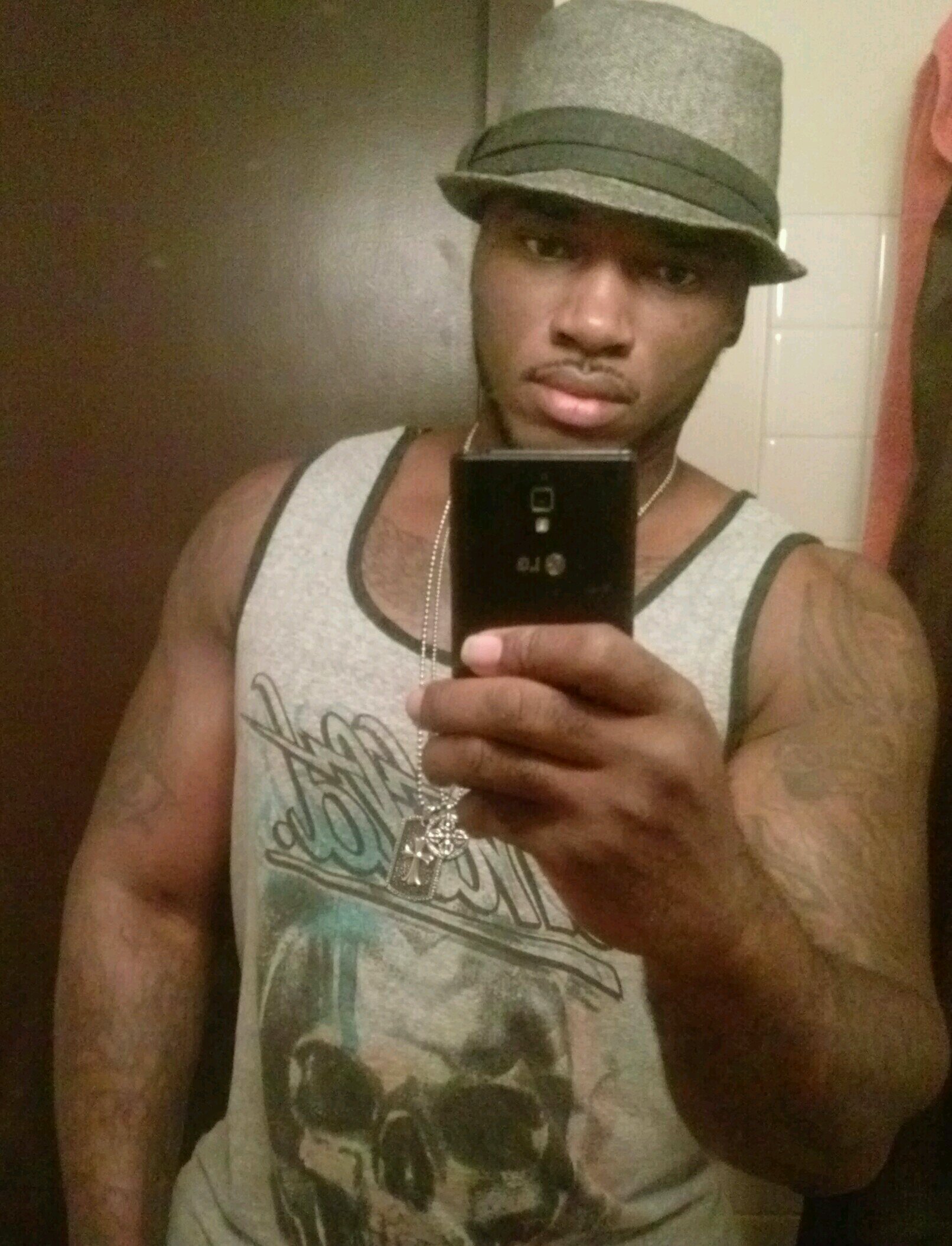 artist,cool guy i love women money and i live off life follow and I'll follow back