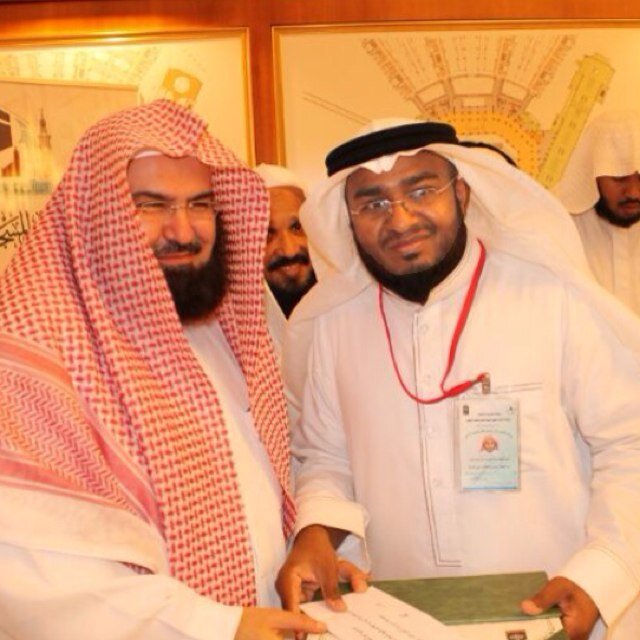 معلم بالمسجد الحرام المكي الشريف وخريج من معهد الحرم - بكالوريوس - قسم الشريعة الإسلامية - ومعلم في مجمع التميز بمكة ، ولله الحمد والمنة...
