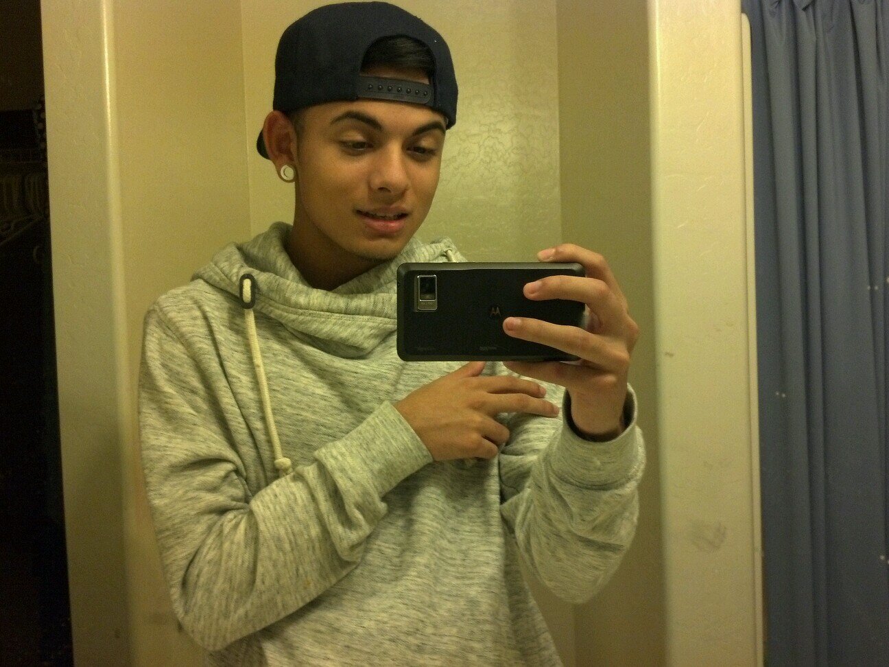 follow me and retweet me (: