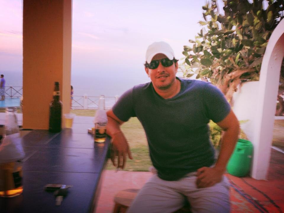 La vida es una sola vivela al maximo aprovecha cada minuto de vida para hacer lo q te gusta...100% MANABA...haciendo el bien sin mirar a quien :D !!!