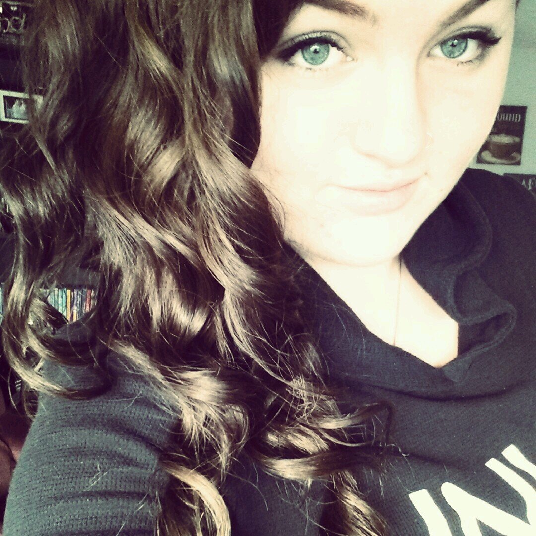 AngelNabz's profile picture. 